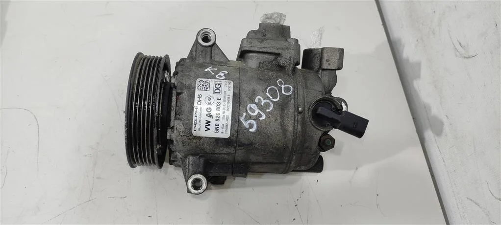 Компрессор кондиционера 5N0820803E  2.0 TDI Volks