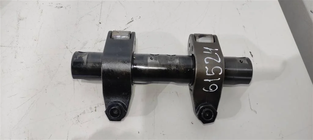 Ось коромысел 038109527AF  1.9 TDI Volkswagen