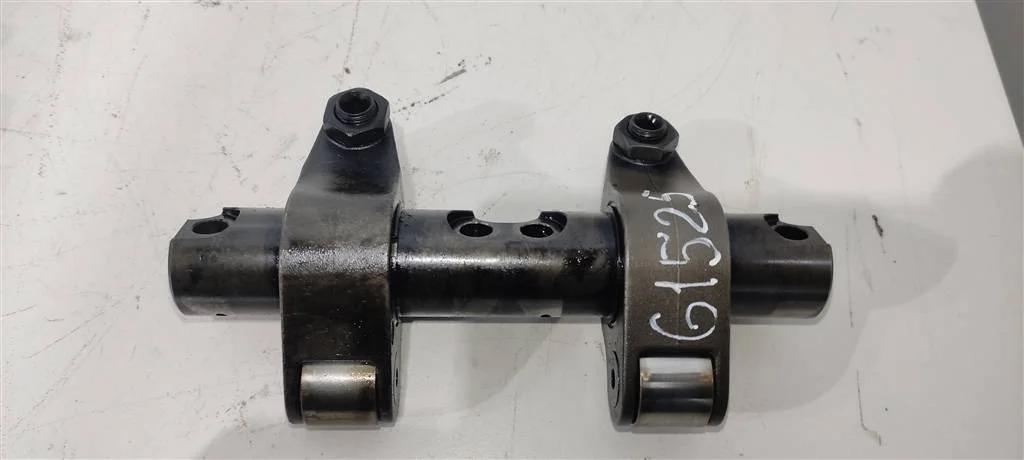 Ось коромысел 038109527AF  1.9 TDI Volkswagen