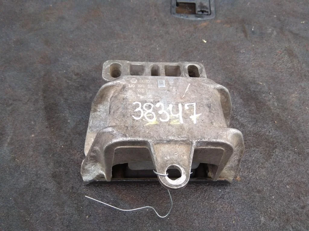 Подушка крепления КПП 1J0199555AK  1.6 Бензин Sko