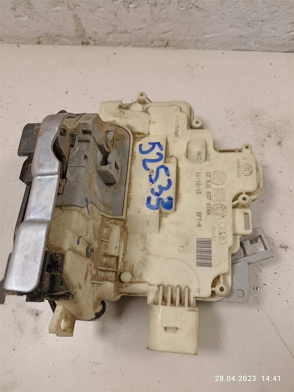 Замок двери передней правой 8J1837016A    Audi