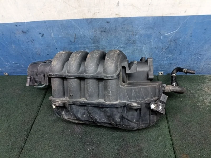 Коллектор впускной Volkswagen Passat B6 2005 - 2010 06F133213G