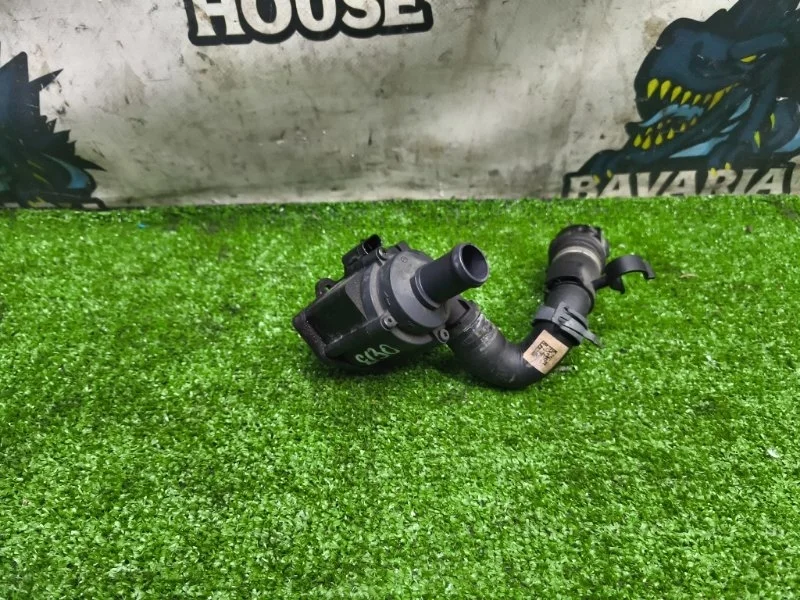 Дополнительная водяная помпа Audi A5 2013 06H121601M 8T CDN