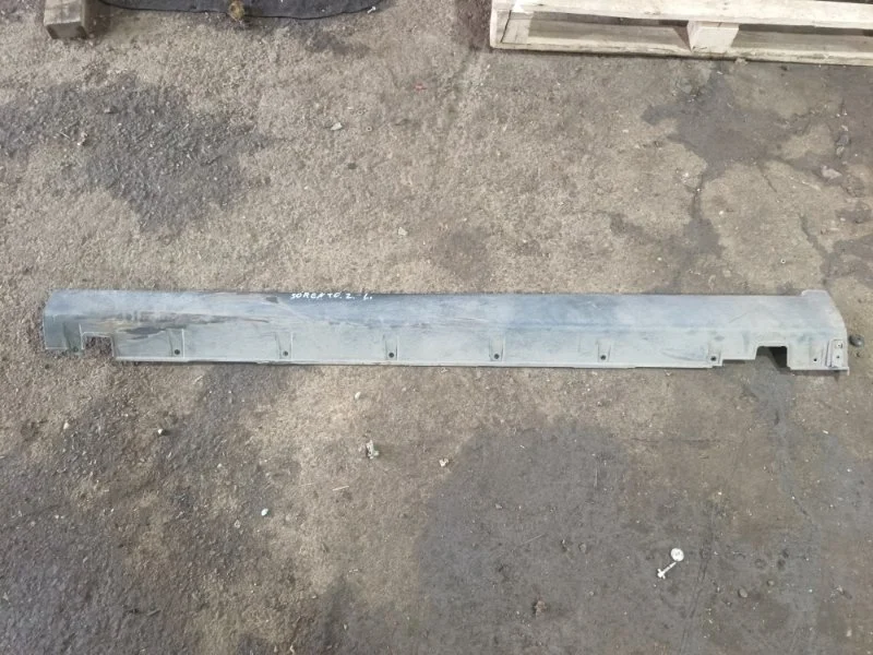 Накладка порога левая Kia Sorento 2 2013 877512P000 УНИВЕРСАЛ G4KE