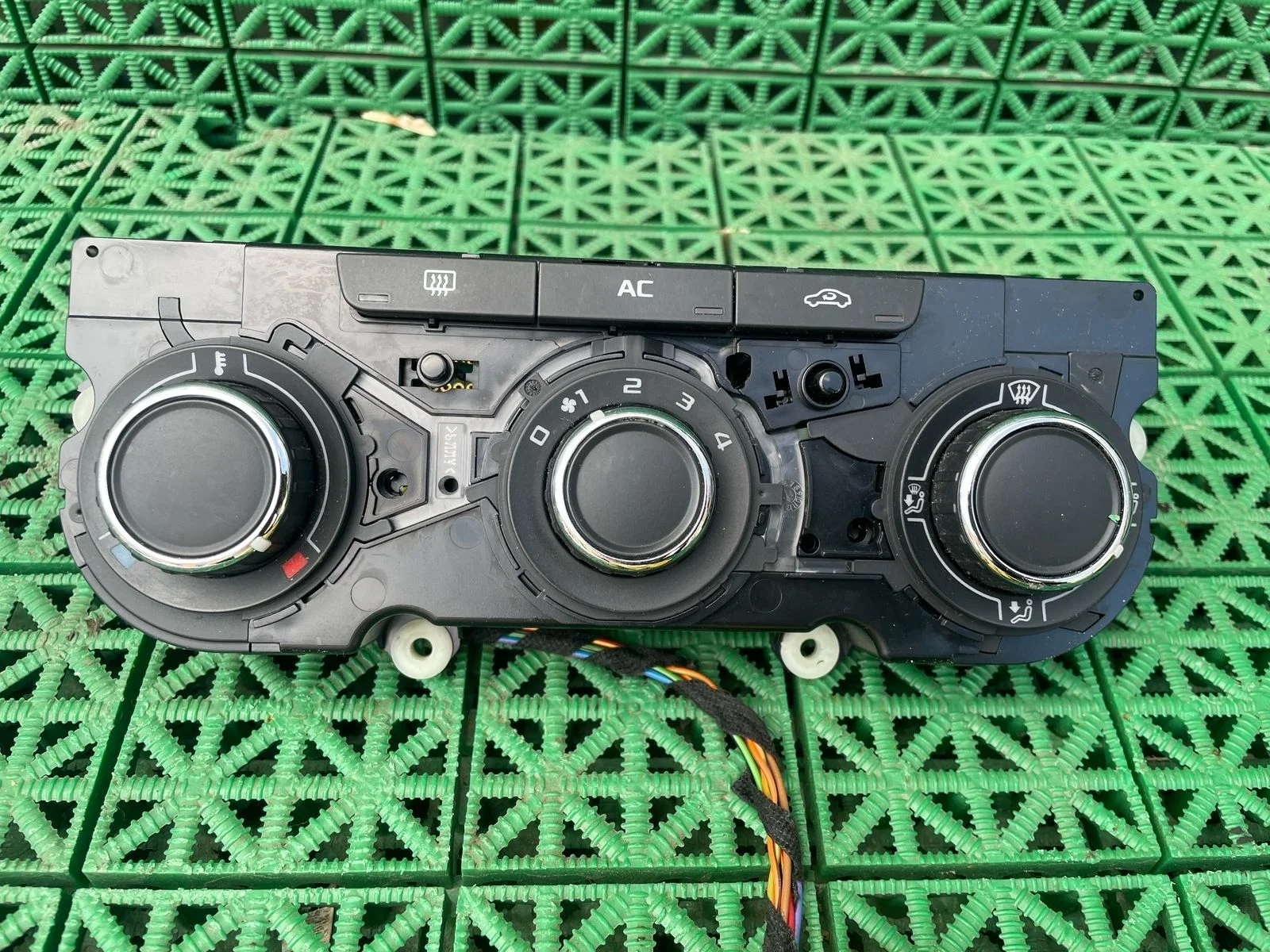 Блок управления климат контролем отопителем SKODA OCTAVIA 1Z, YETI 2004- б/у OCTAVIA 1Z(2004-2012)