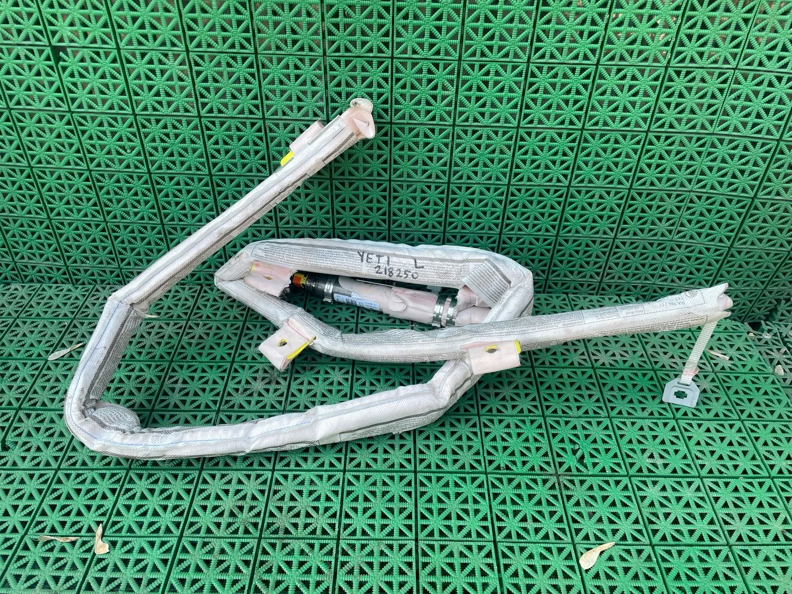 Подушка безопасности SKODA YETI 2010- в потолок левая б/у YETI(2010-