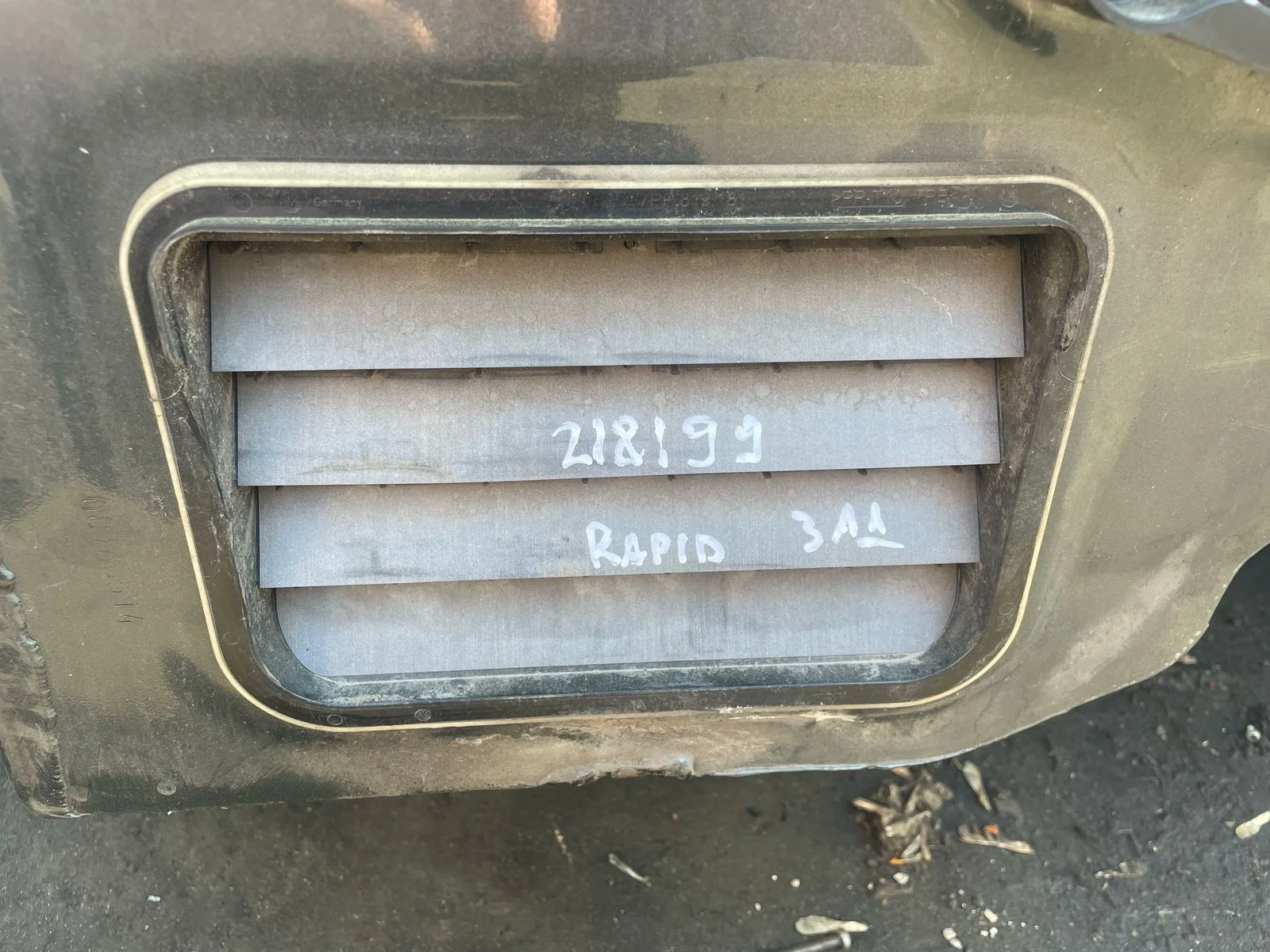 Решетка вентиляционная клапан воздушный в заднее крыло SKODA OCTAVIA A7, RAPID 2013- б/у OCTAVIA A7(2013-;RAPID(2013-