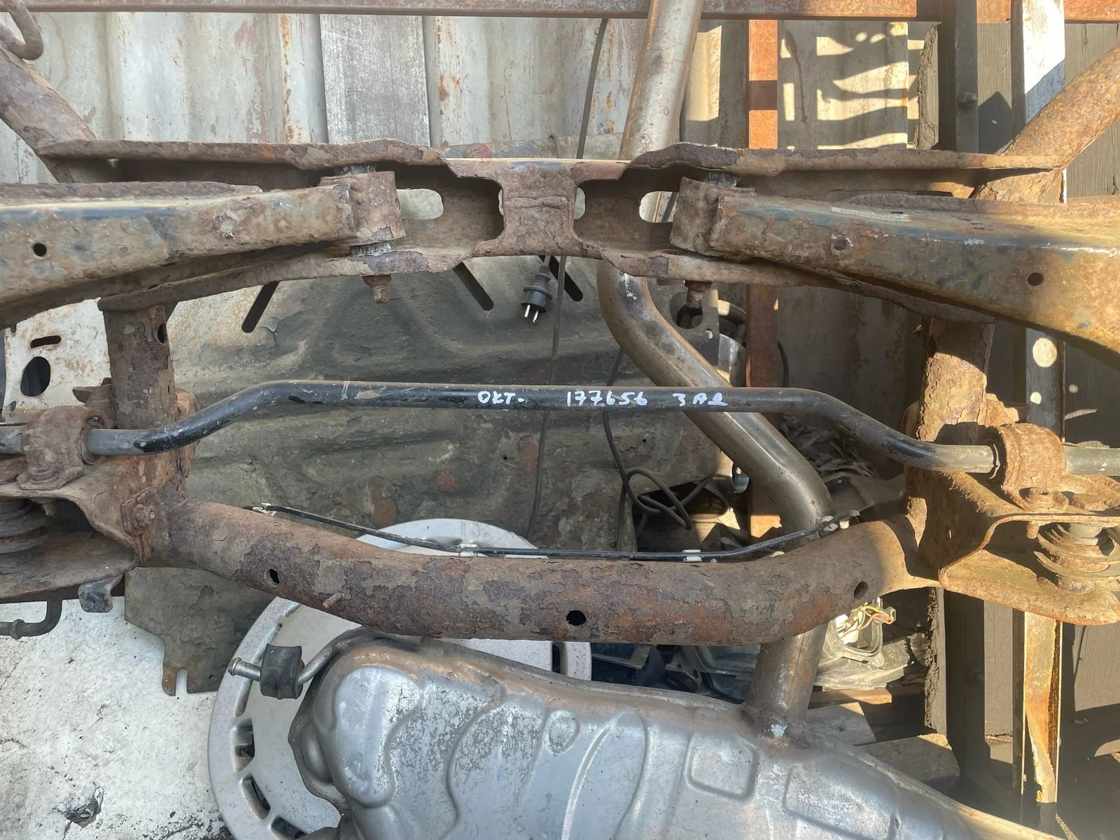 Стабилизатор поперечный устойчивости AUDI A3, SKODA OCTAVIA 1Z, VOLKSWAGEN GOLF 5/5+/6, JETTA 5/6, PASSAT B6/B7/CC, TOURAN 2004- задний 19,6 б/у A3(2004-2013);OCTAVIA 1Z(2004-2012);GOLF 5(2004-2009);GOLF 5+(2005-2014);JETTA 5(2005-2009)