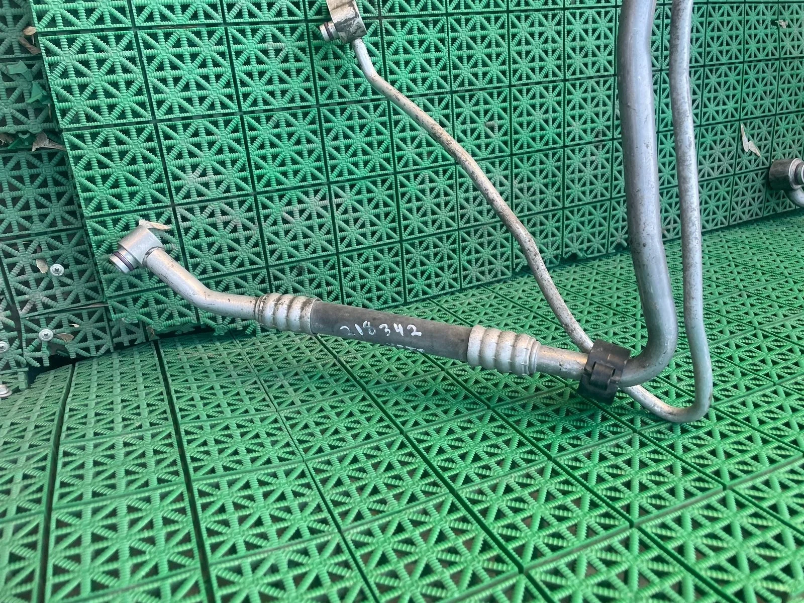 Шланг, трубка кондиционера, хладогента AUDI A3, SKODA OCTAVIA 1Z, VOLKSWAGEN GOLF 5/5+, JETTA 5, PASSAT B6 2005- толст.комп.салон б/у A3(2004-2013);OCTAVIA 1Z(2004-2012);GOLF 5(2004-2009);JETTA 5(2005-2009);TOURAN(2003-2010)