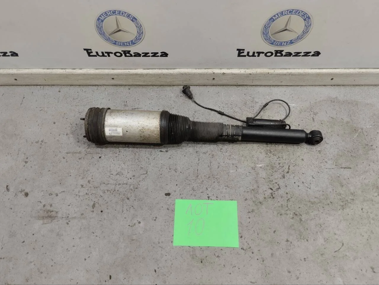 Пневмоамортизатор задний Mercedes W220