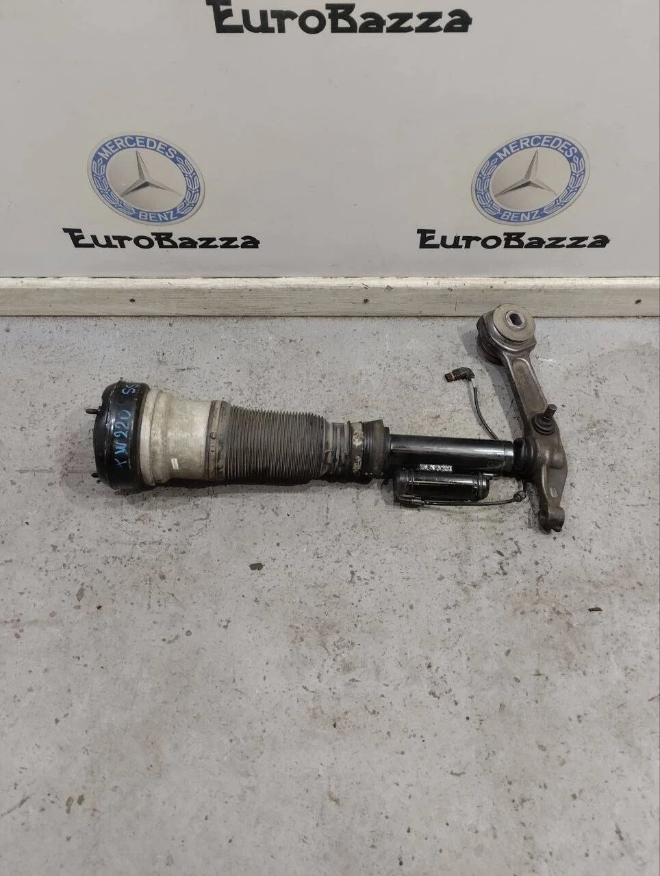 Пневмоамортизатор на рычаге Mercedes W220
