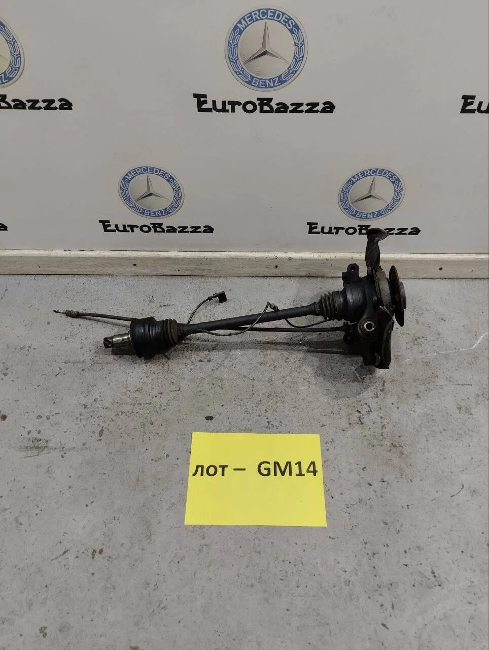 Задний левый кулак с полуосью Mercedes W209