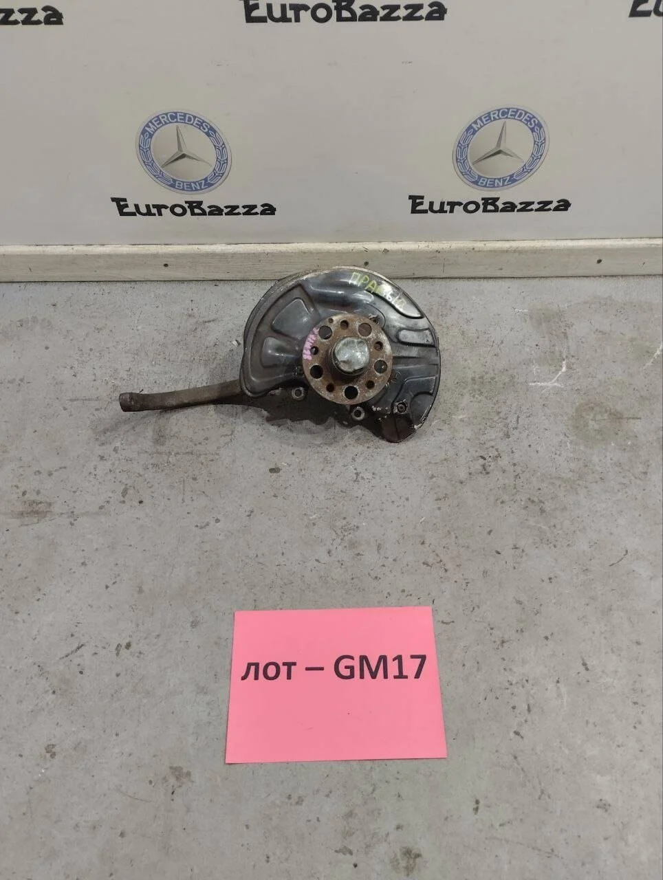 Поворотный кулак передний правый Mercedes W211