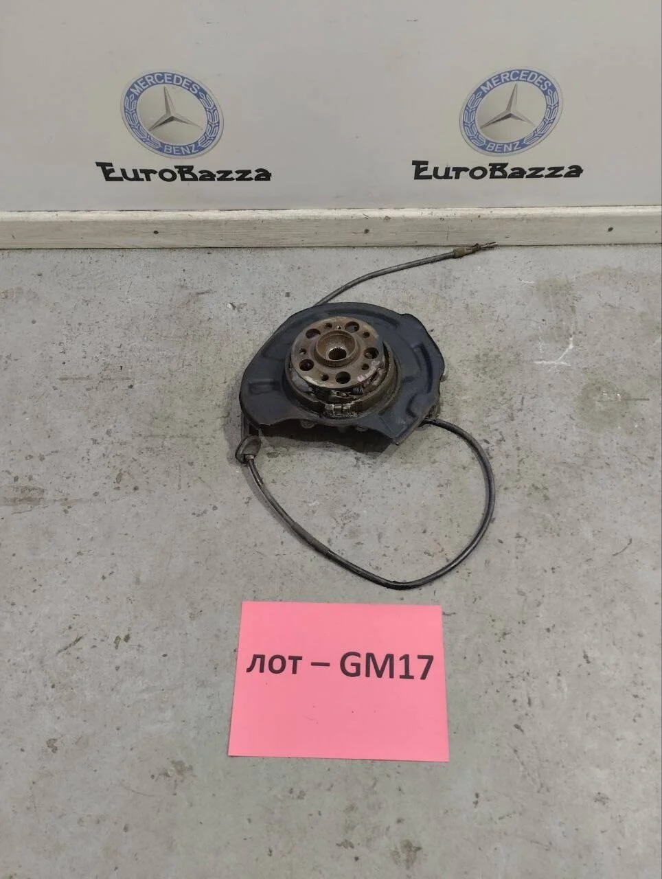 Задний левый кулак Mercedes W211