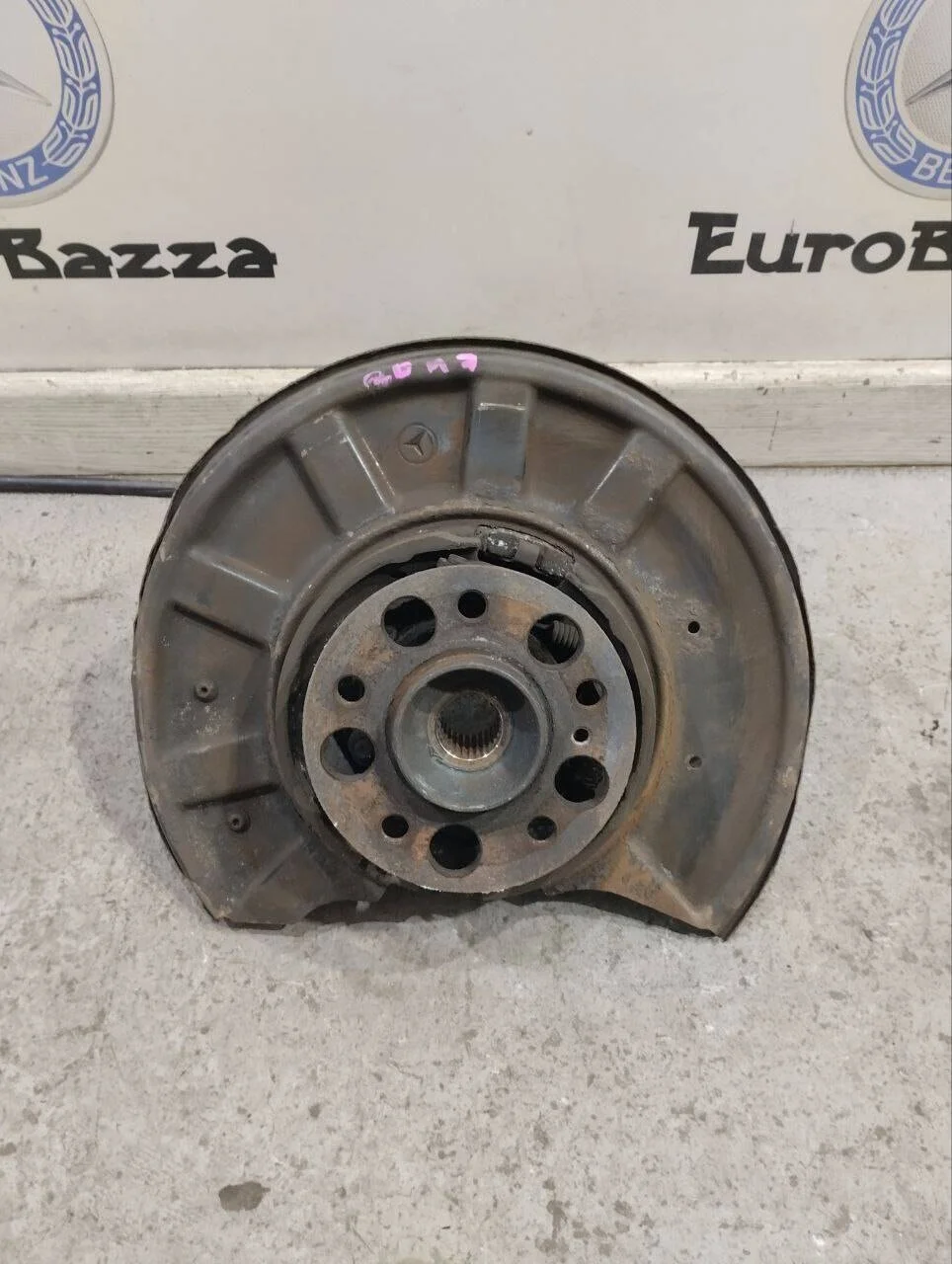 Задний правый кулак Mercedes W212