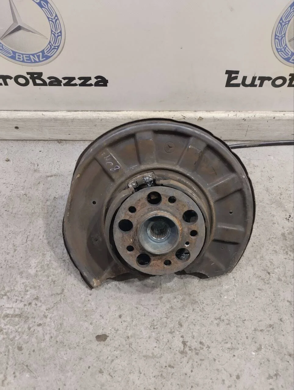 Задний левый кулак Mercedes W212