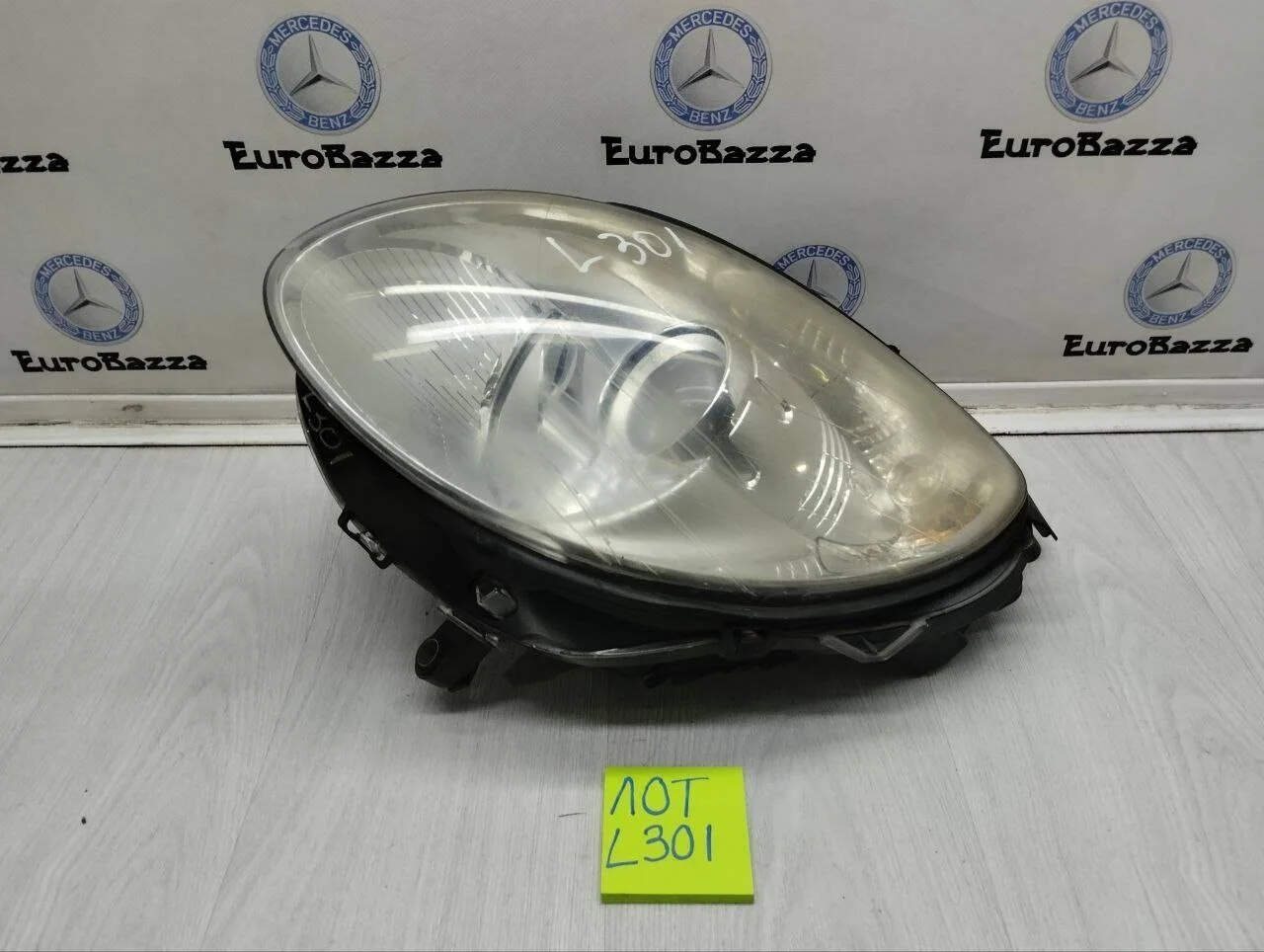 Фара левая Mercedes W251