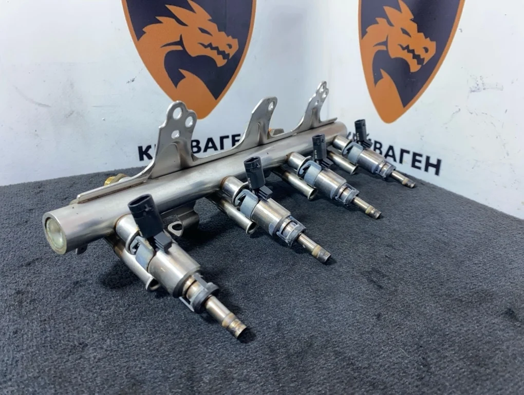 Топливная рампа с форсунками Audi A5 2012 8T