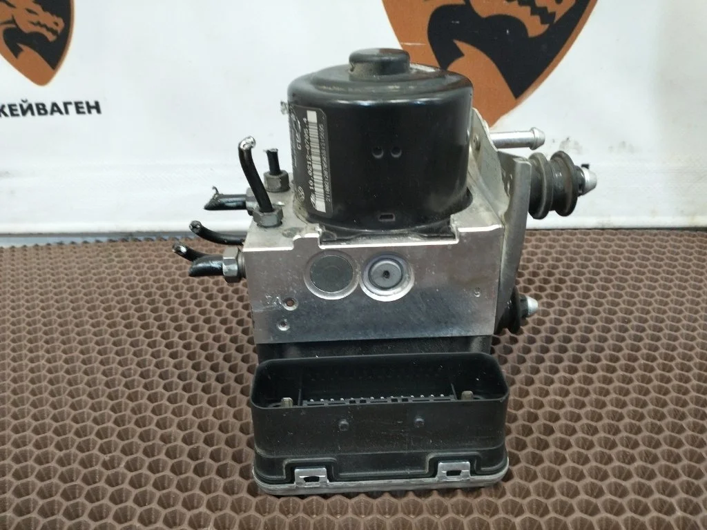 Блок abs Volkswagen Touareg 2011 7P