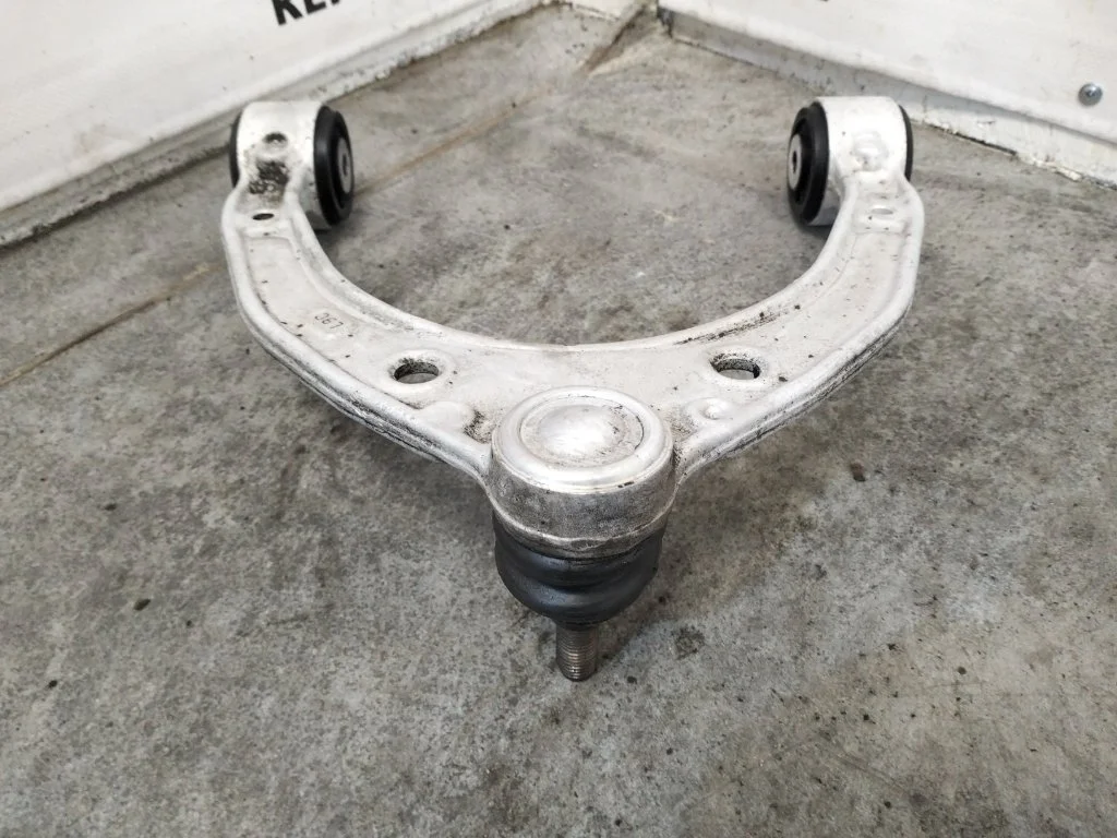 Рычаг подвески верхний Volkswagen Touareg 2011 7P