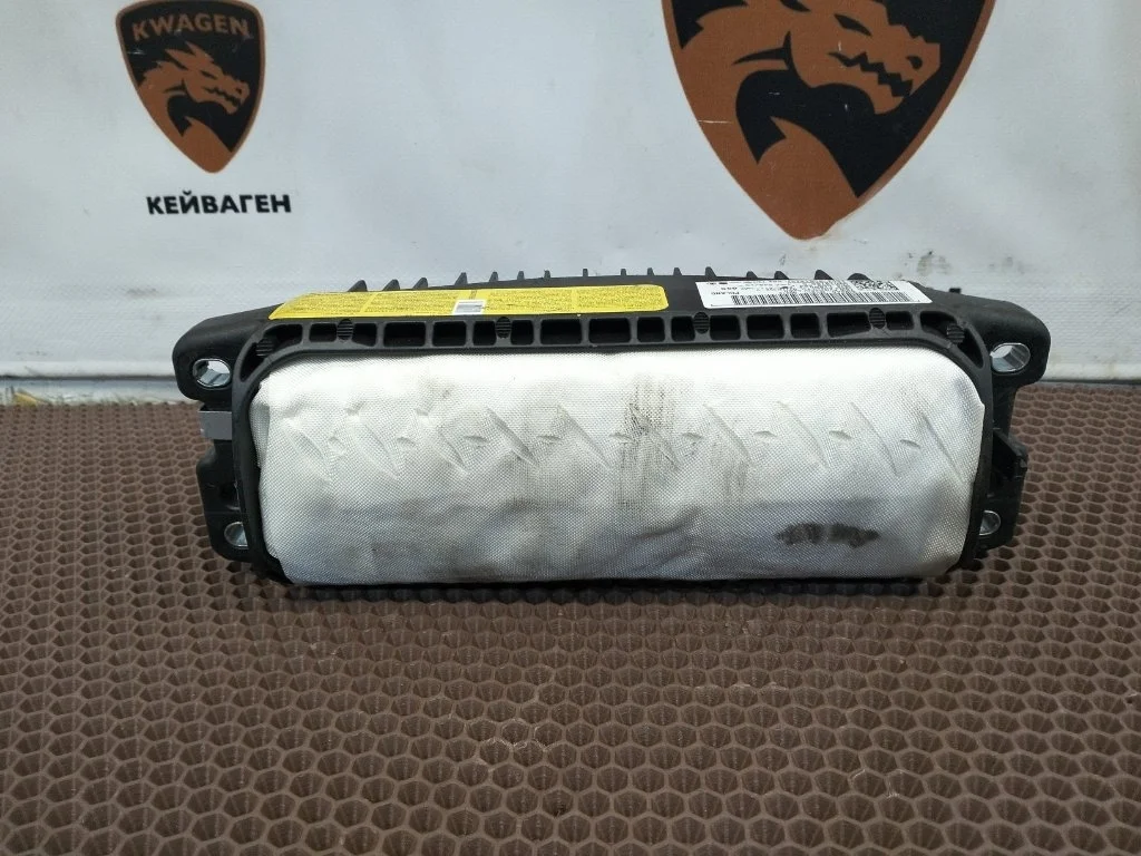 Подушка безопасности пассажира Volkswagen Touareg 2014 7P