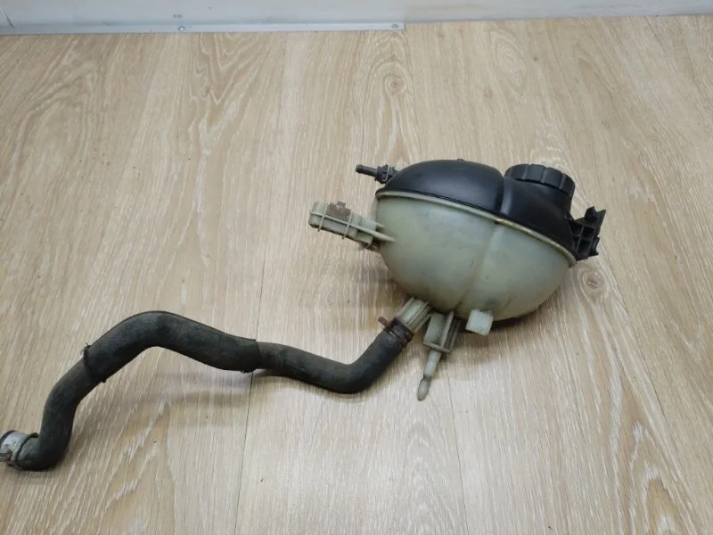 Бачок расширительный Mercedes W204