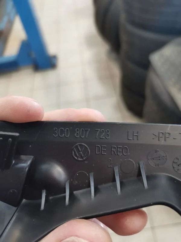 Кронштеин бампера Volkswagen PASSAT 2005