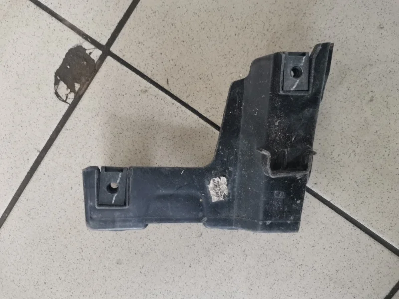 Направляющая заднего бампера Volkswagen JETTA 2006