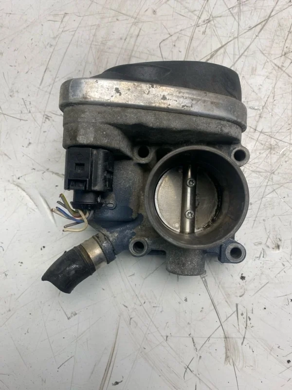 Заслонка дроссельная электрическая Volkswagen Golf Mk4 03C133062 BCA