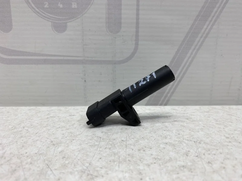 Датчик положения коленвала Mercedes-benz W204