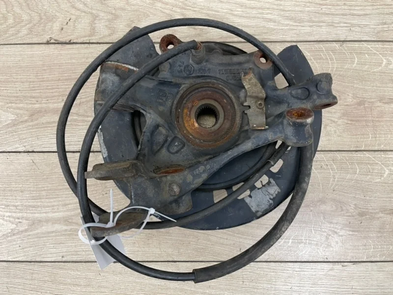 Кулак поворотный со ступицей VW Touareg 2003-2010 7L