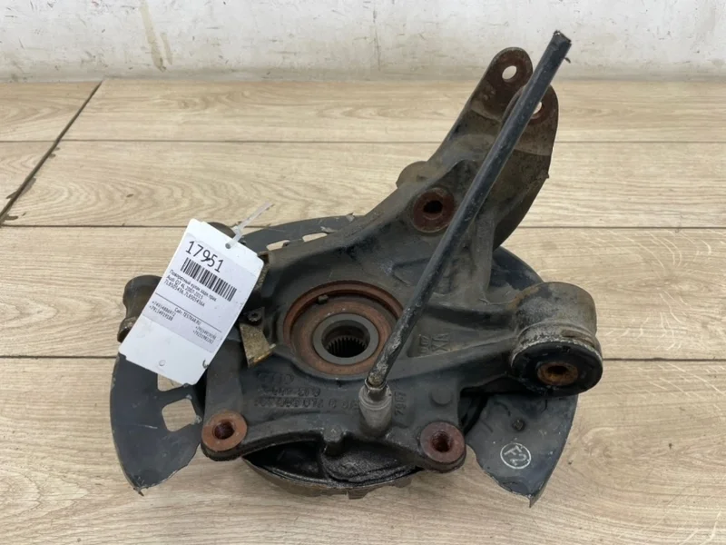 Кулак поворотный со ступицей Audi Q7 2007-2015 4L