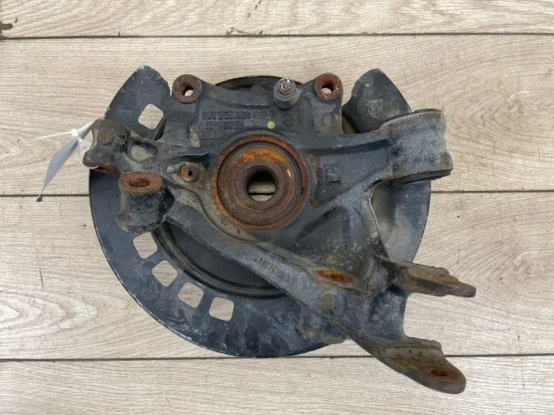 Кулак поворотный со ступицей Audi Q7 2007-2015 4L