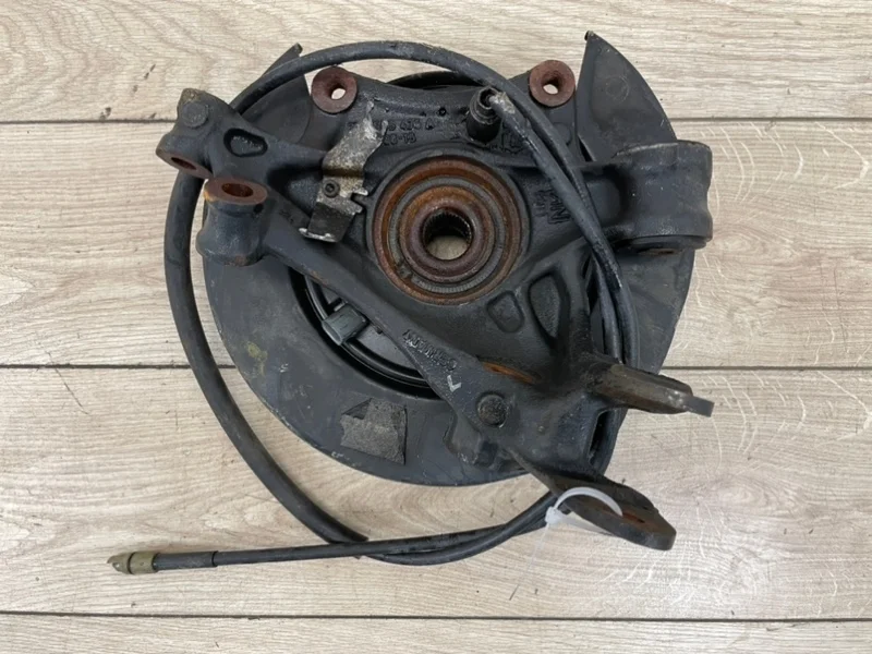 Кулак поворотный со ступицей VW Touareg 2003-2010 7L