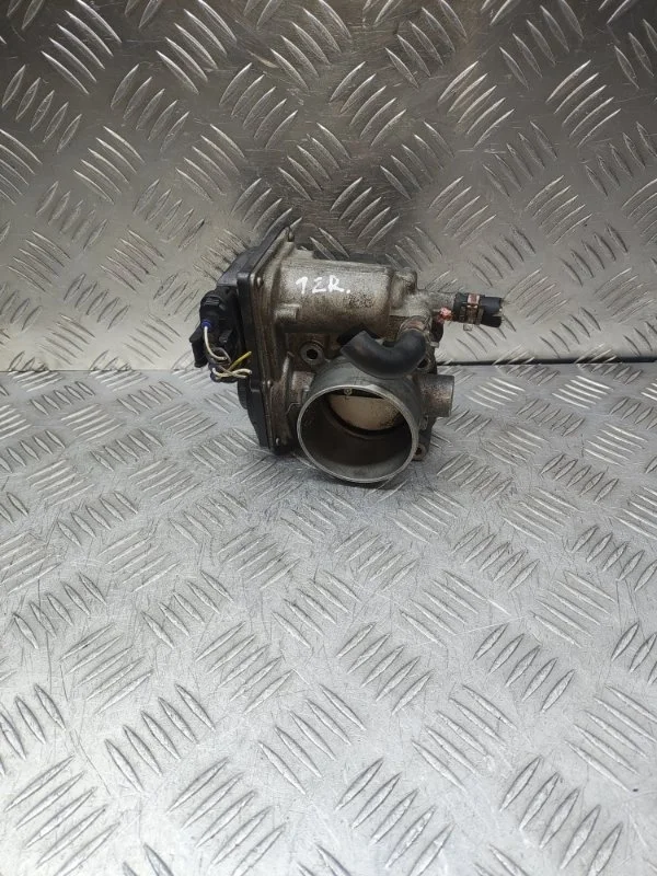 Дроссельная заслонка Toyota Corolla 2203037050 E150 1ZRFE