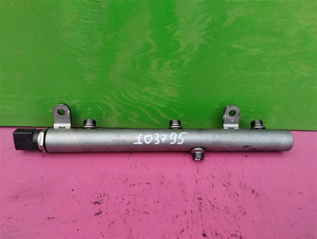 Топливная рампа правая A6420702595 3,0 CDI OM642