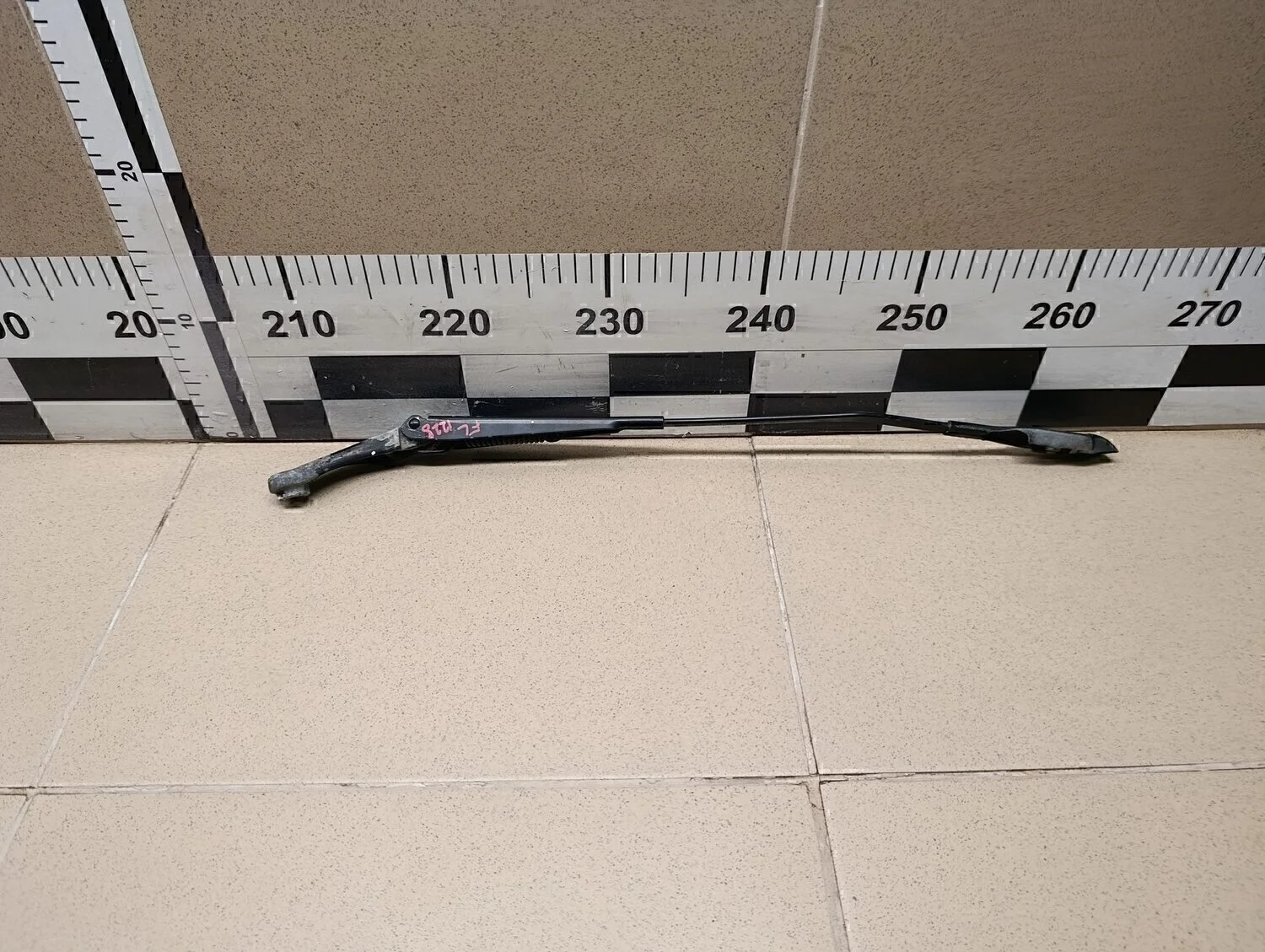 Поводок стеклоочистителя передний левый A4 [B8] 2007-2015