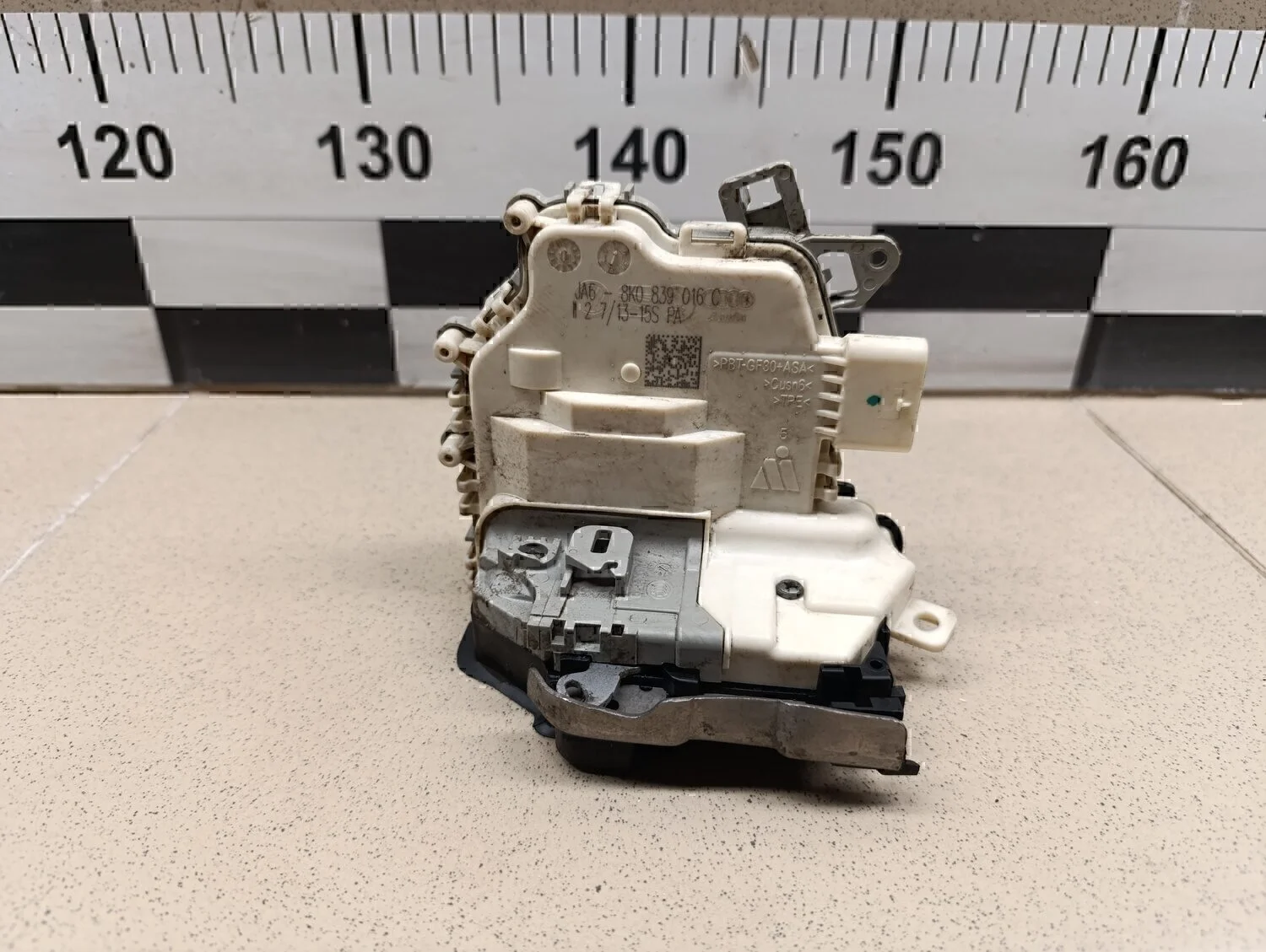 Замок двери задней правой A3 [8V] 2013>