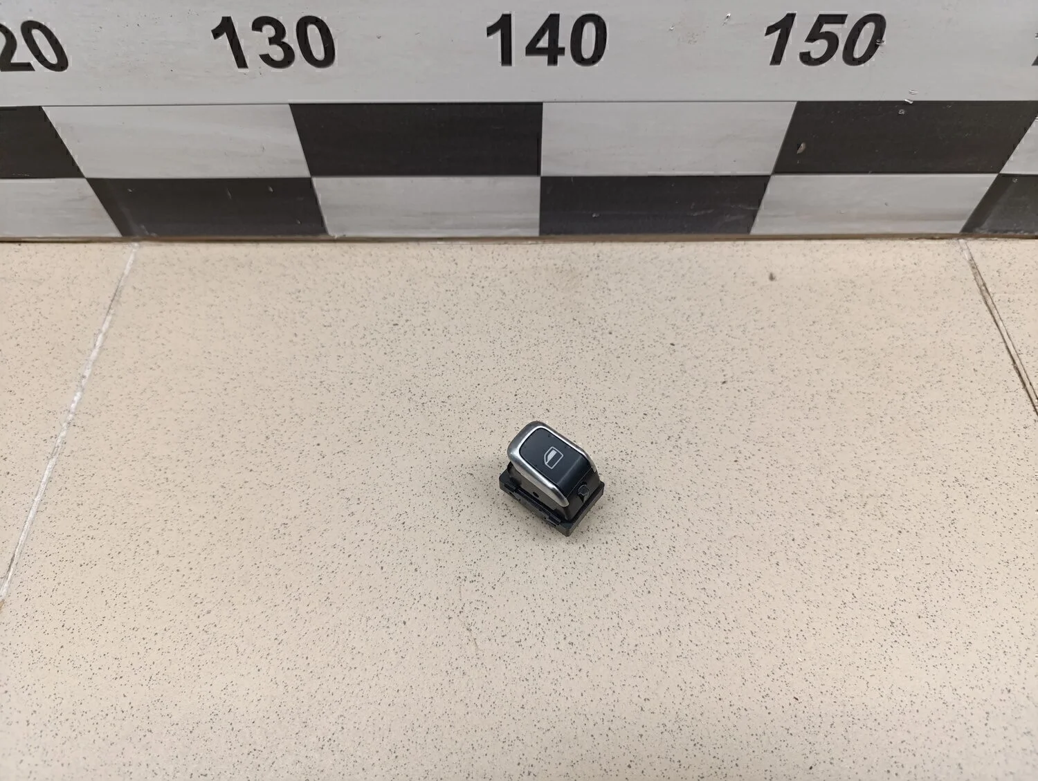 Кнопка стеклоподъемника A4 [B8] 2007-2015