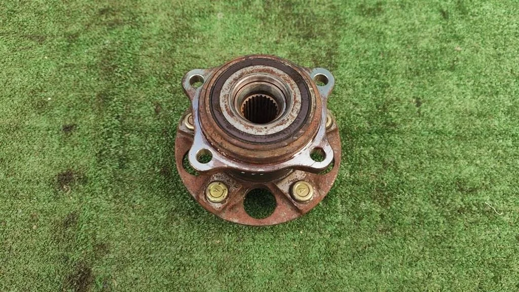 Б.у. ступица MITSUBISHI GRANDIS NA4W MITSUBISHI GRANDIS NA4W