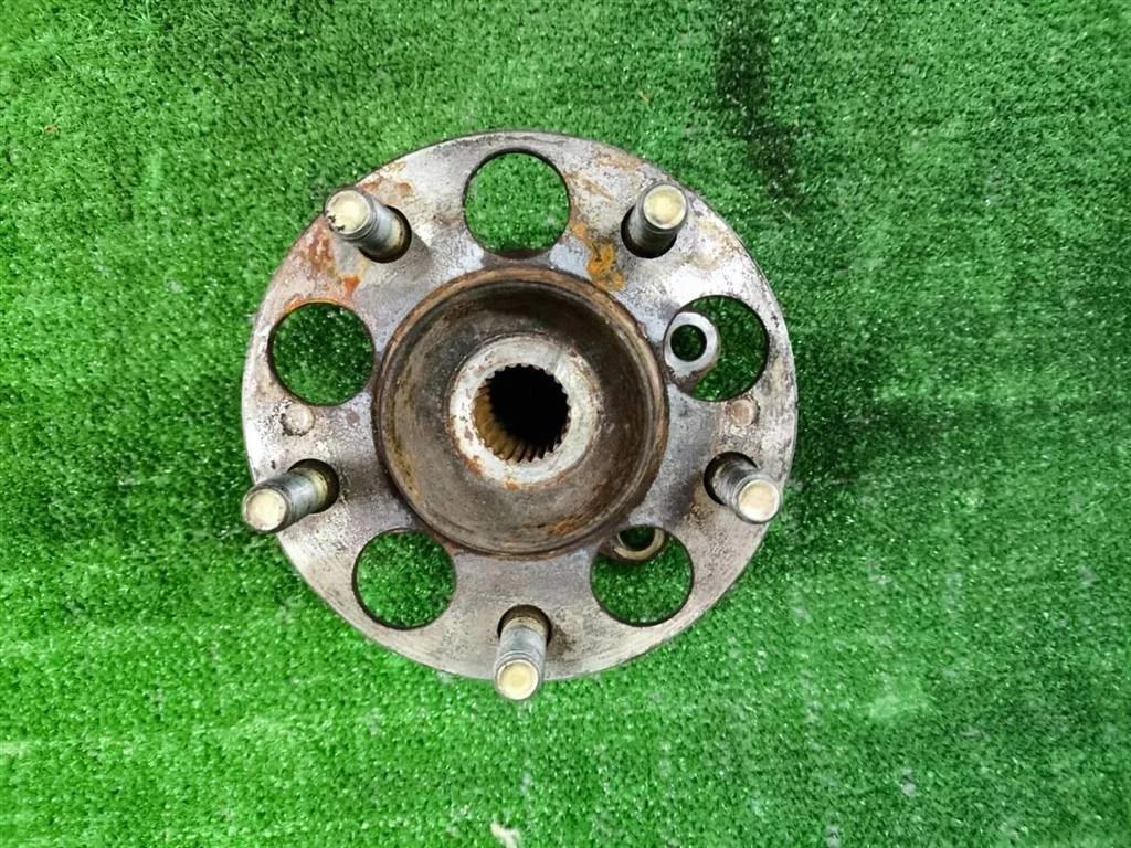 Б.у. ступица MITSUBISHI GRANDIS NA4W MITSUBISHI GRANDIS NA4W