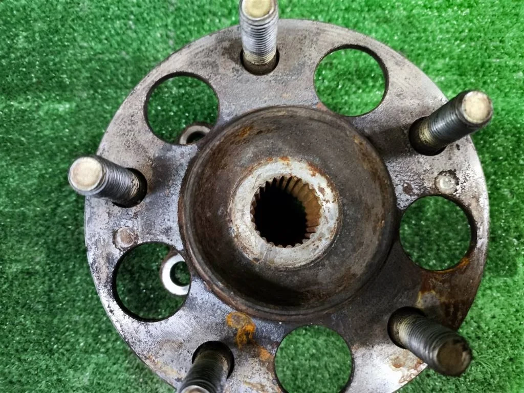 Б.у. ступица MITSUBISHI GRANDIS NA4W MITSUBISHI GRANDIS NA4W