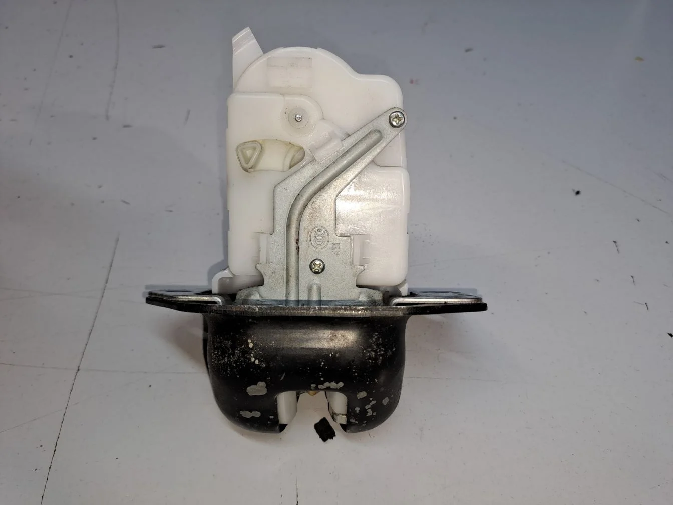 Замок багажника для Nissan Juke 2010-2019