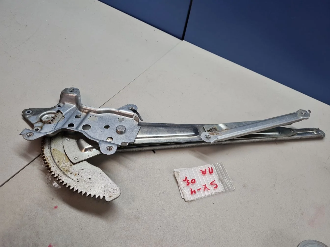 Стеклоподъемник передний правый для Suzuki SX4 2006-2013