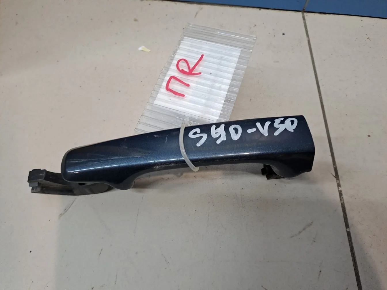 Ручка двери нaружная правая передняя для Volvo V50 2004-2012