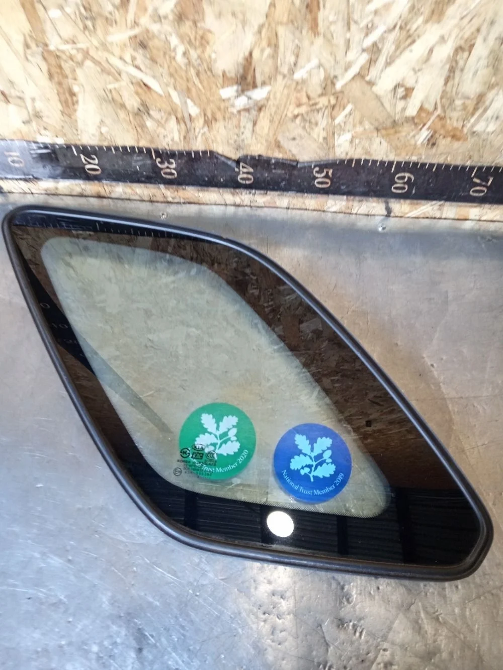 Стекло багажника глухое левое Kia Sportage II рестайлинг (2008—2010) 2009 1K - BLACK PEARL