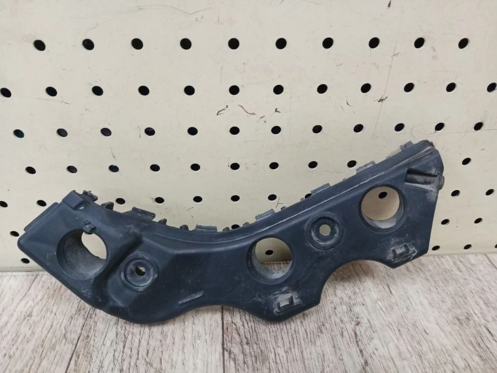 Кронштейн переднего бампера Volkswagen Passat CC B6 (2008—2012) Passat CC B6 (2008—2012) 358, 357 358