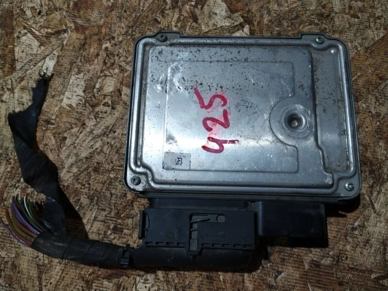 Блок управления двигателя AUDI Q3 2013 8UB