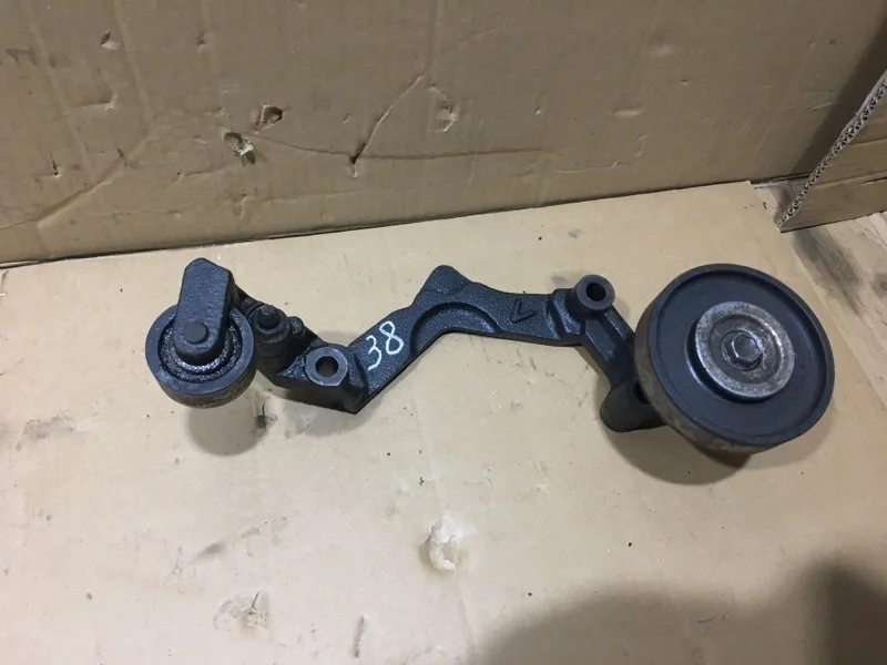 Кронштейн Toyota Land Cruiser 2011 8842060340 URJ200 1VD-FTV 4.5