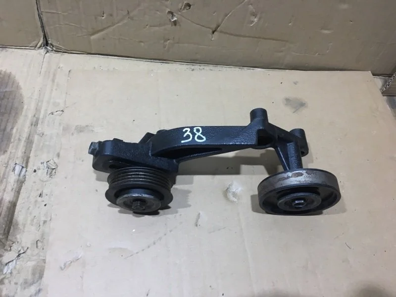 Кронштейн Toyota Land Cruiser 2011 8842060340 URJ200 1VD-FTV 4.5